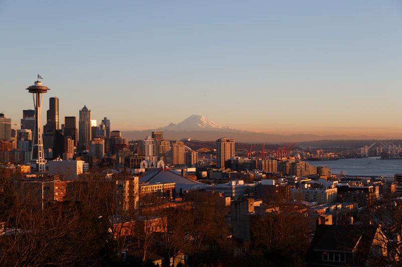Seattle skyline with space needle and mountain in the distance.